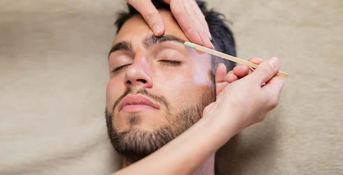 إزالة الشعر بالشمع